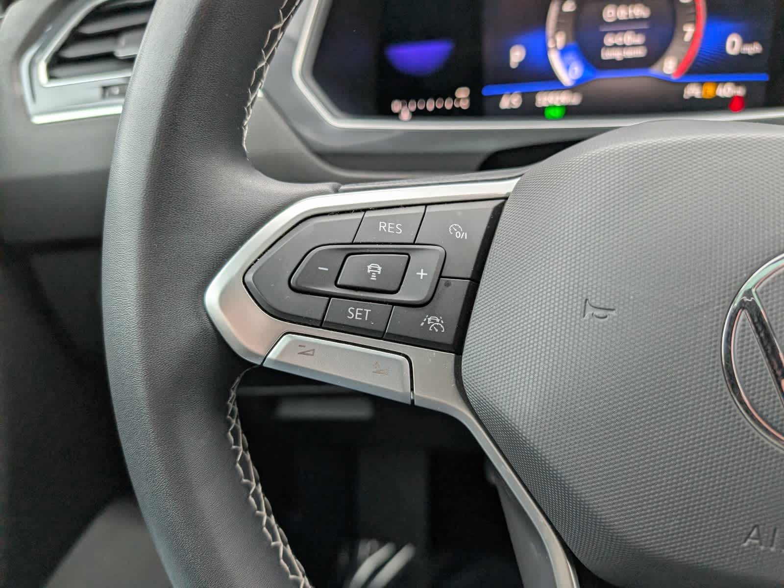 2023 Volkswagen Tiguan SE