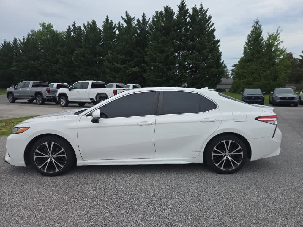 2020 Toyota Camry SE