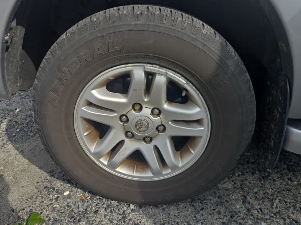 2005 Toyota Sequoia SR5