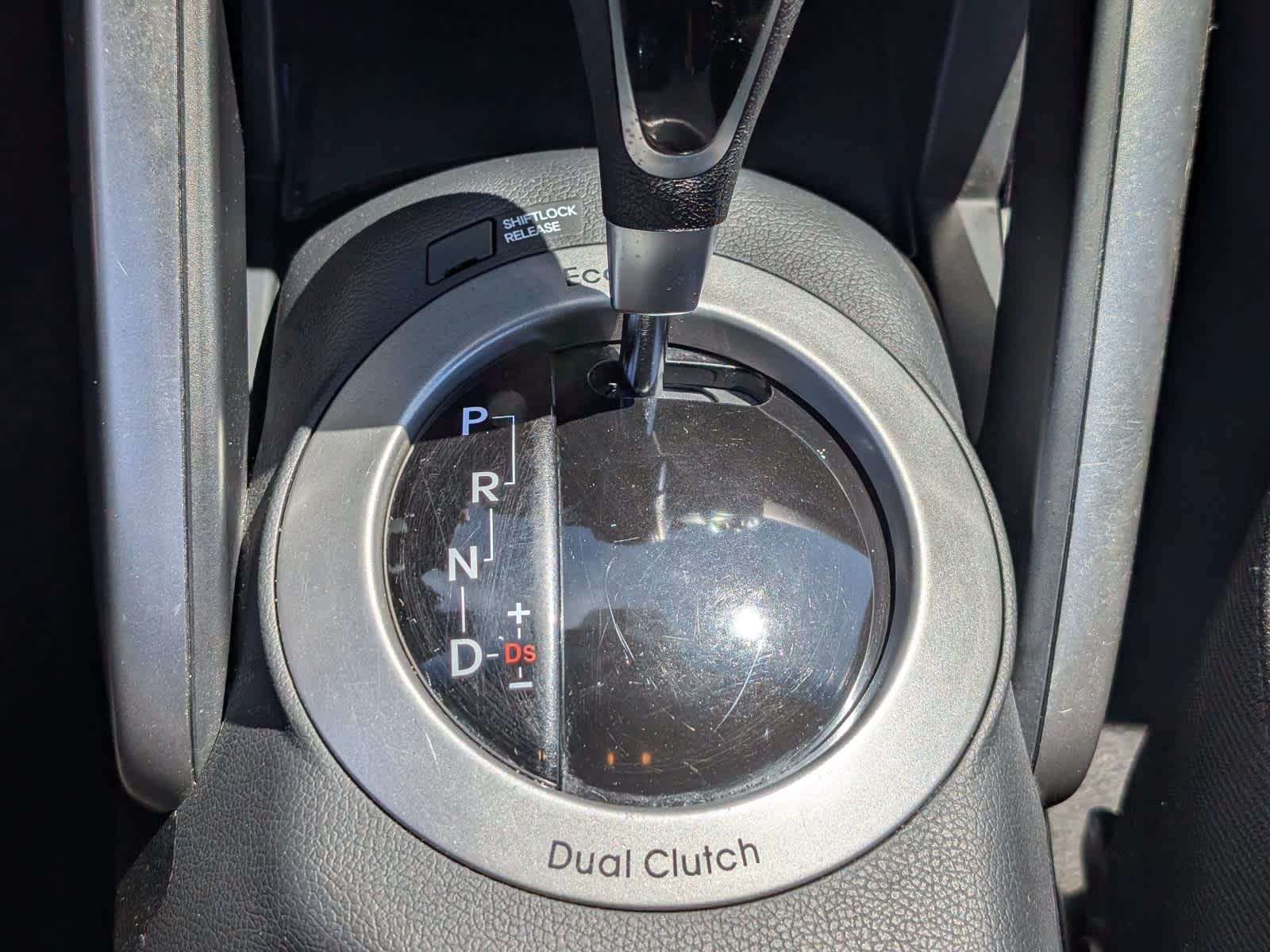 2014 Hyundai Veloster 3dr Cpe Auto w/Black Int