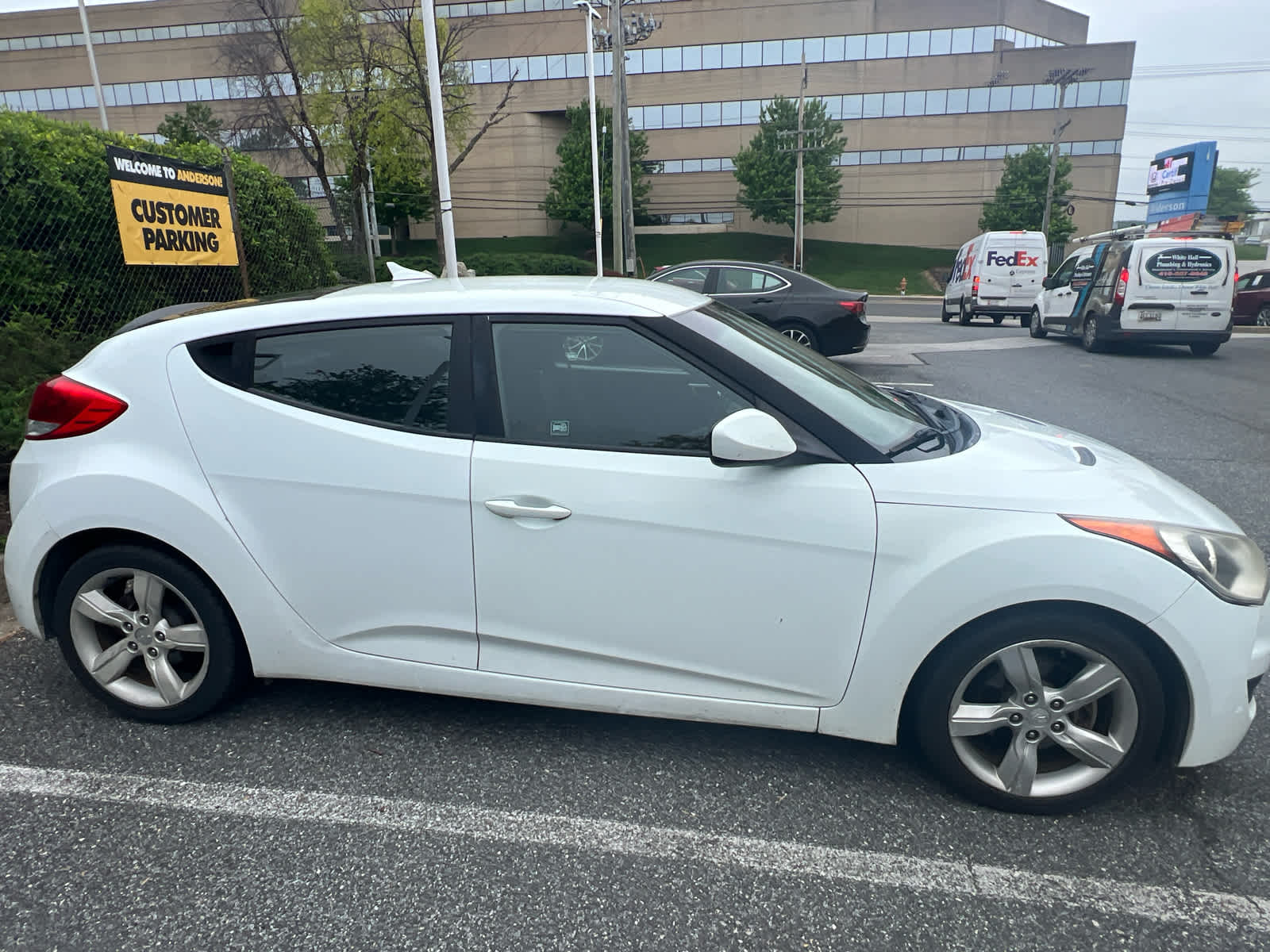 2014 Hyundai Veloster 3dr Cpe Auto w/Black Int