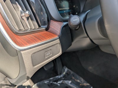 2023 Volvo XC60 Plus Bright Theme