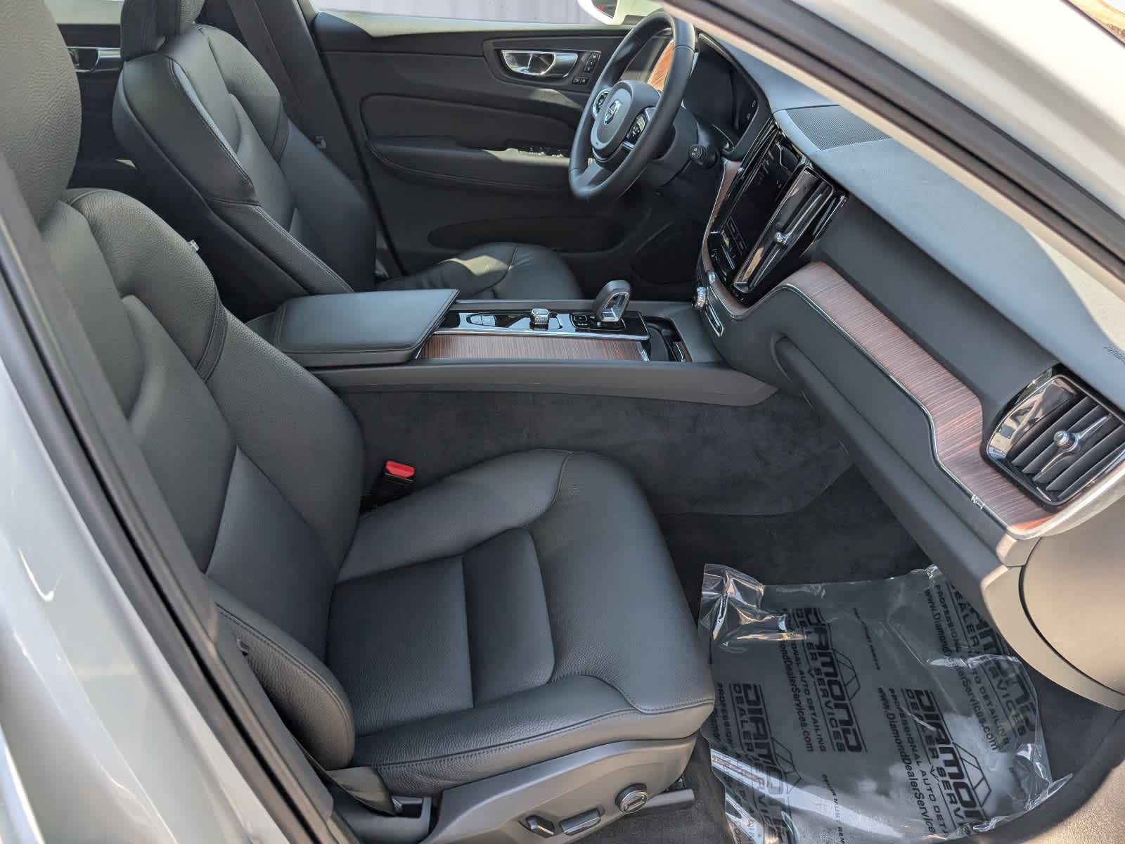 2023 Volvo XC60 Plus Bright Theme